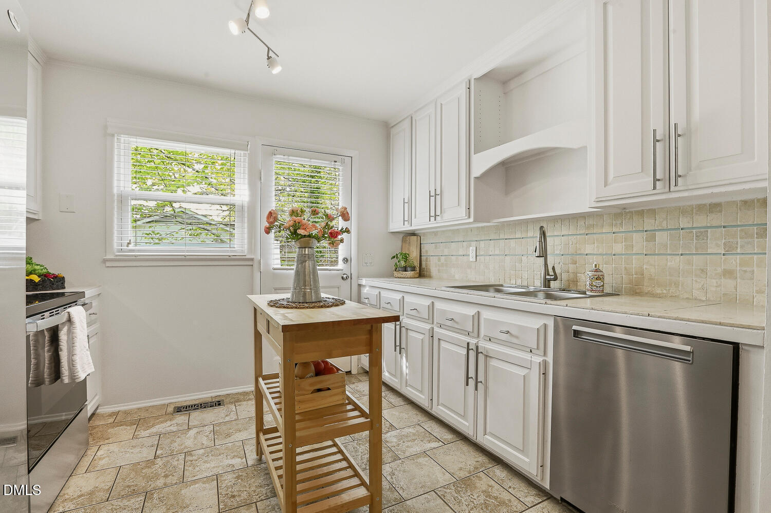 200 Brandon Court Raleigh, NC 27609 - Photo 10 of 43 200 Brandon Ct Raleigh NC-large-016-037-