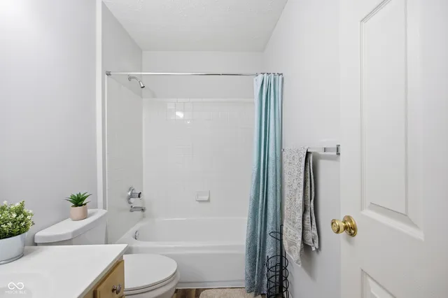 $183,000 | 8112 Glenwillow Lane, Unit 104, Indianapolis, IN 46278