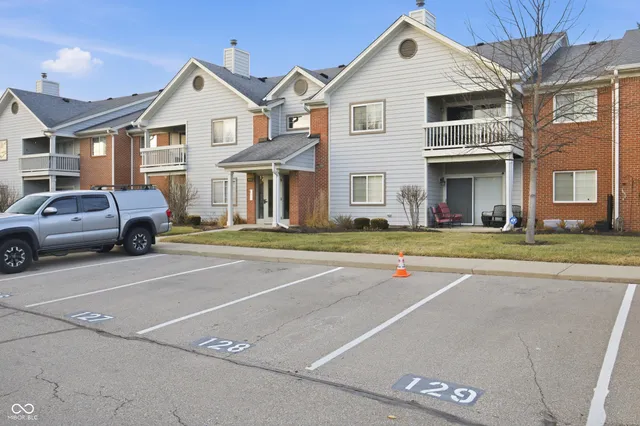$183,000 | 8112 Glenwillow Lane, Unit 104, Indianapolis, IN 46278