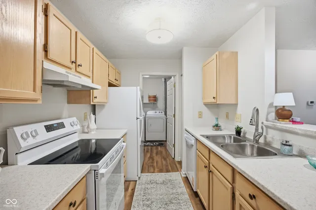 $183,000 | 8112 Glenwillow Lane, Unit 104, Indianapolis, IN 46278