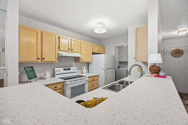 $183,000 | 8112 Glenwillow Lane, Unit 104, Indianapolis, IN 46278