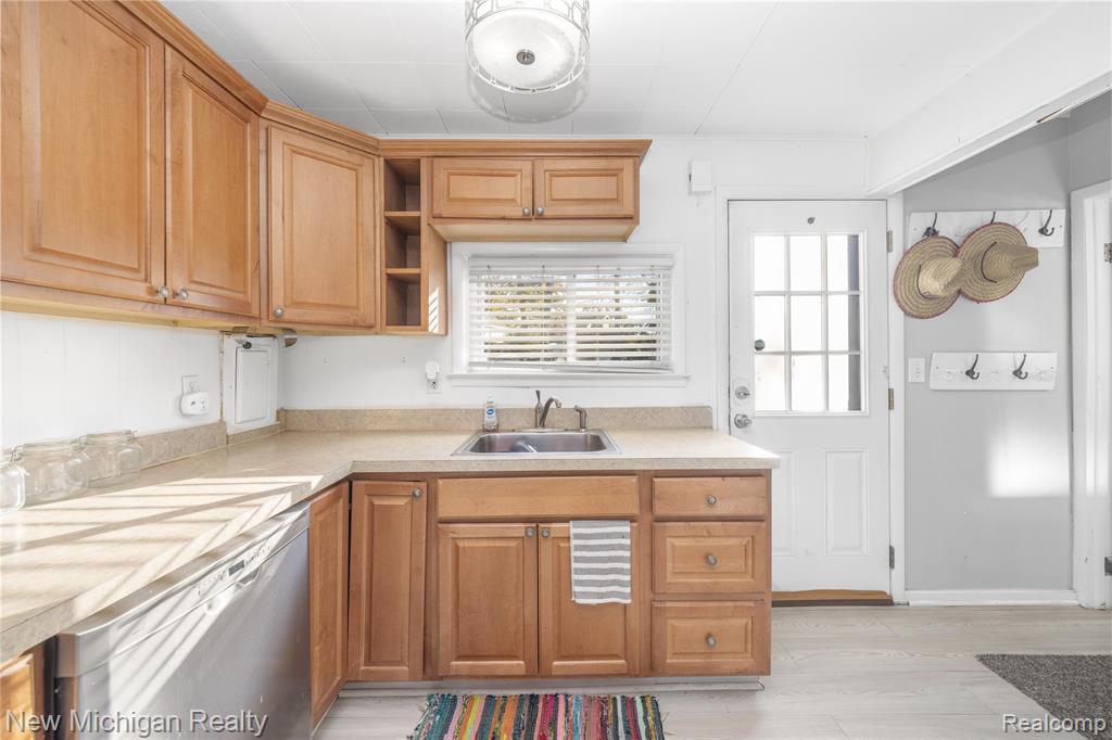 8665 Cooley Lake Road Commerce Township, MI 48382 - Photo 24 of 52