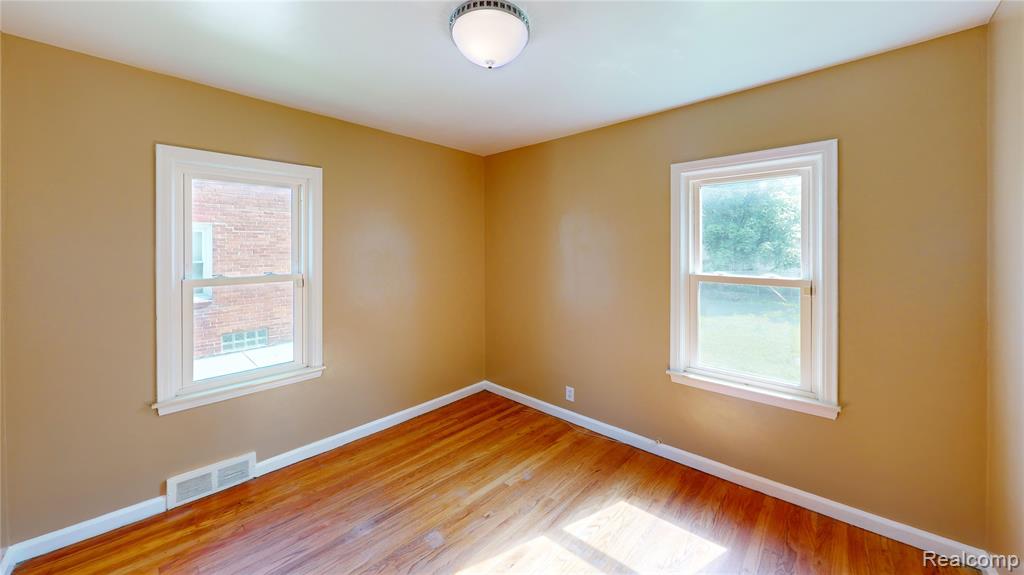 20710 Redmond Avenue Eastpointe, MI 48021 - Photo 9 of 11