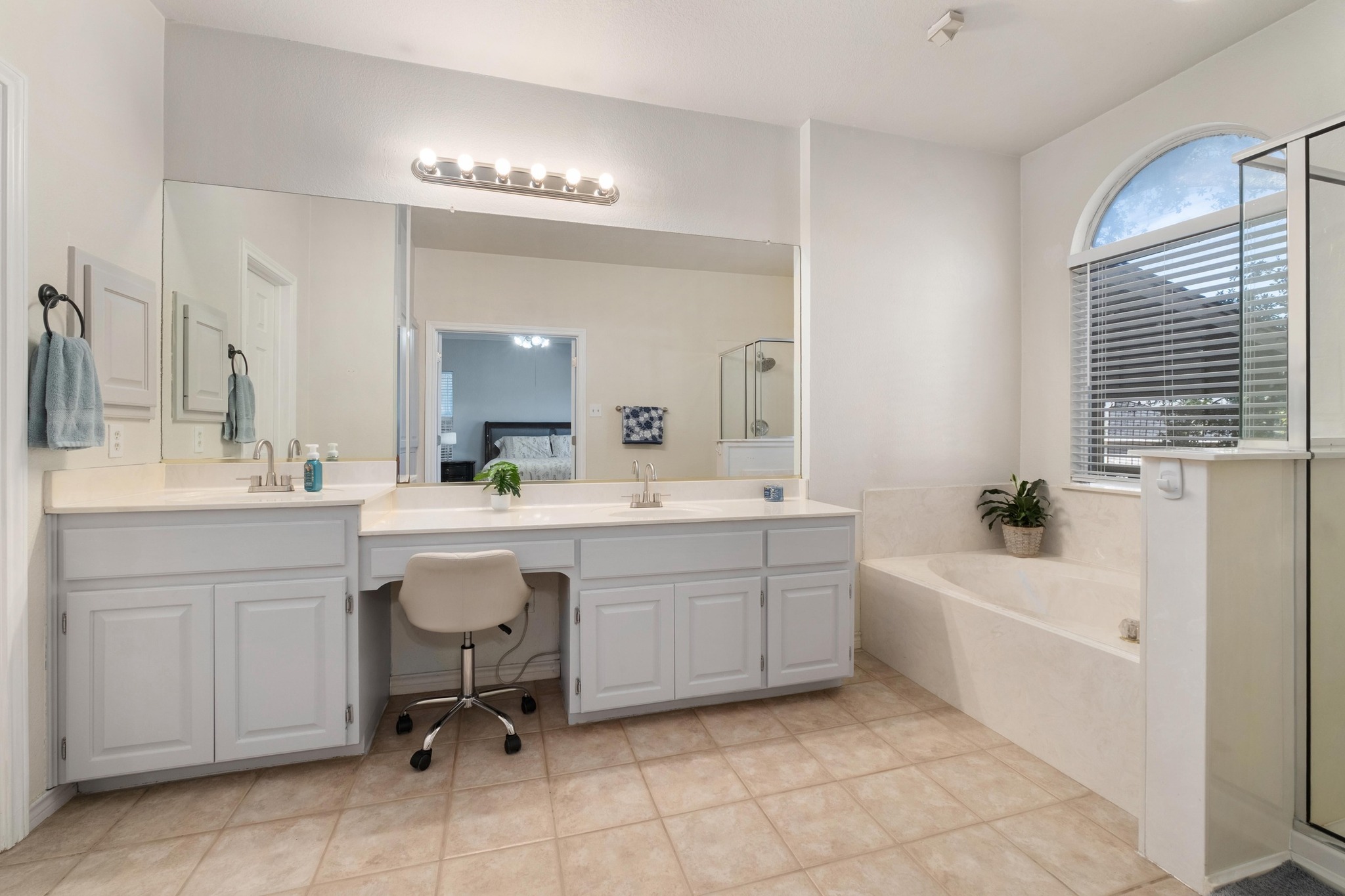 3808 Latimer Drive Austin, TX 78732 - Photo 18 of 30 a bathroom with a sink a tub and a mirror
