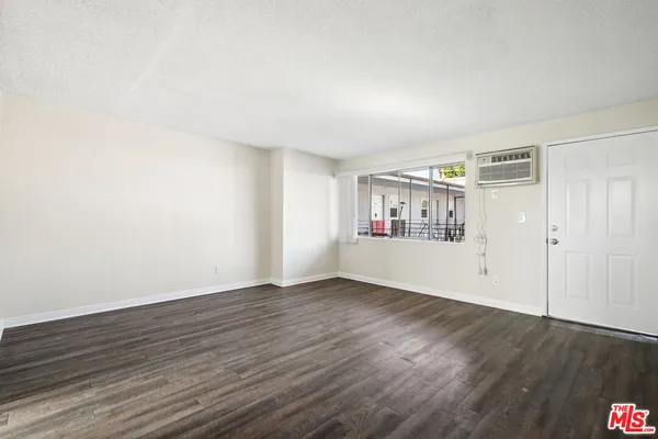$1,450 | 8924 Van Nuys Boulevard, Unit 14, Panorama City, CA 91402