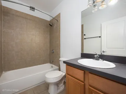 $3,000 | 3502 West Diversey Avenue, Unit 2, Chicago, IL 60647