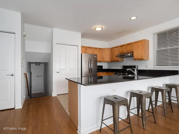 $3,000 | 3502 West Diversey Avenue, Unit 2, Chicago, IL 60647