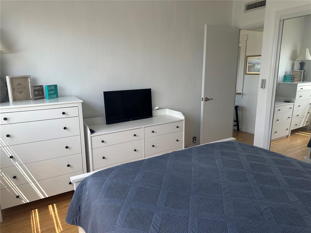 880 Mandalay Avenue, Unit S606 Clearwater Beach, FL 33767 - Photo 12 of 14