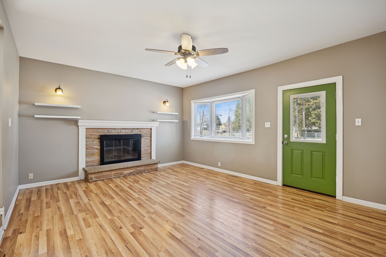 4906 Roberts Road Barrington, IL 60010 - Photo 3 of 21 Gallery Image 3