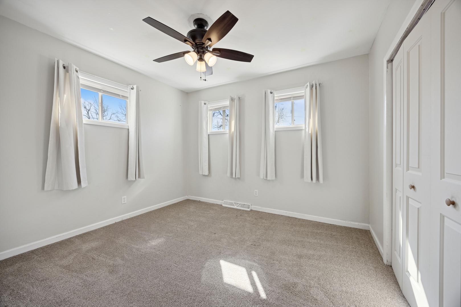 4906 Roberts Road Barrington, IL 60010 - Photo 7 of 21 Gallery Image 7