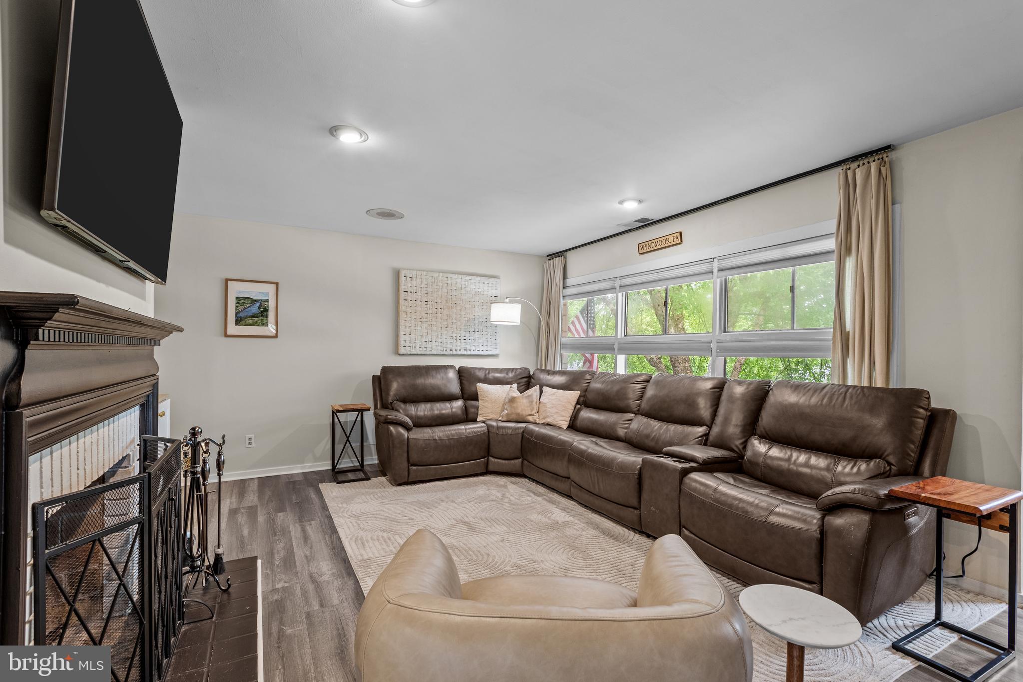 1108 Cromwell Road Glenside, PA 19038 - Photo 5 of 43 Family Room 2