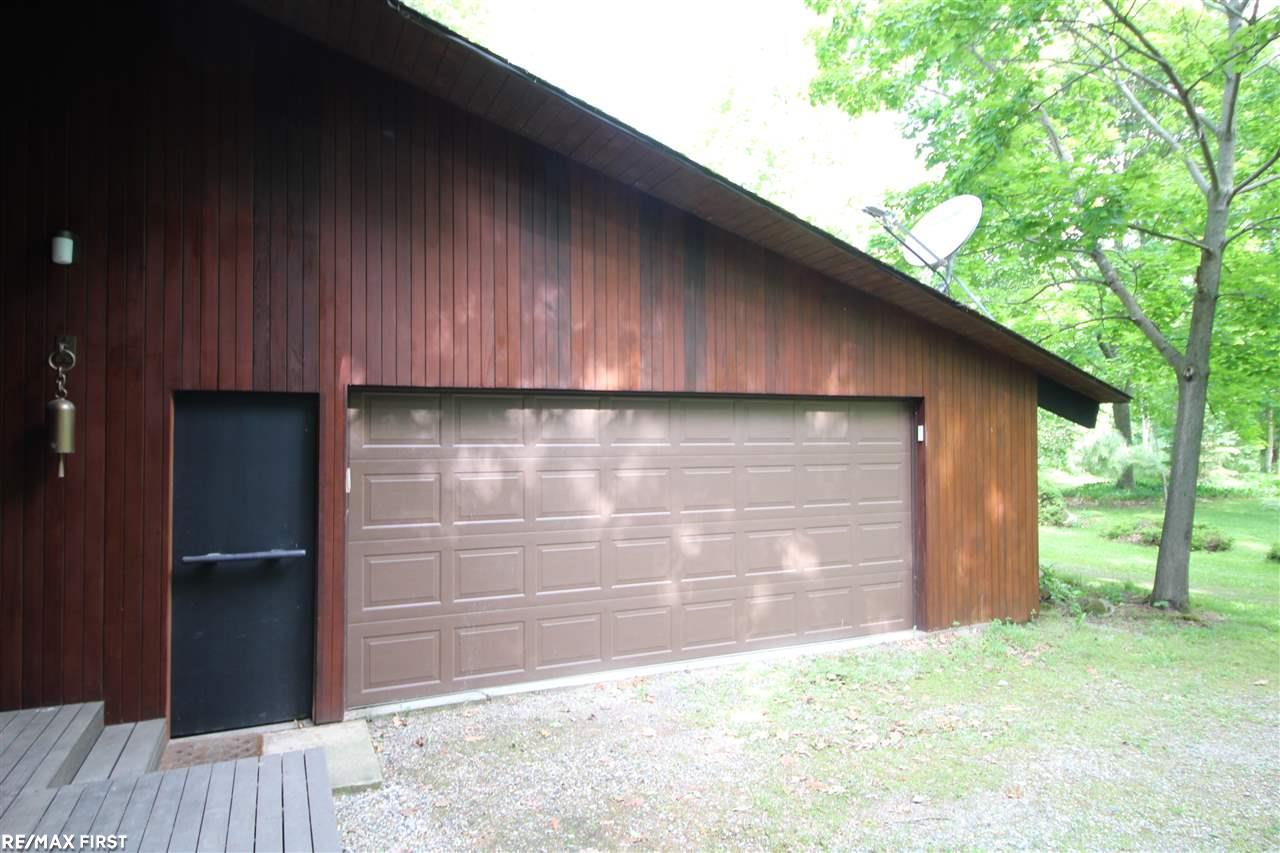 3175 Ray Road Oxford, MI 48370 - Photo 14 of 28 GARAGE