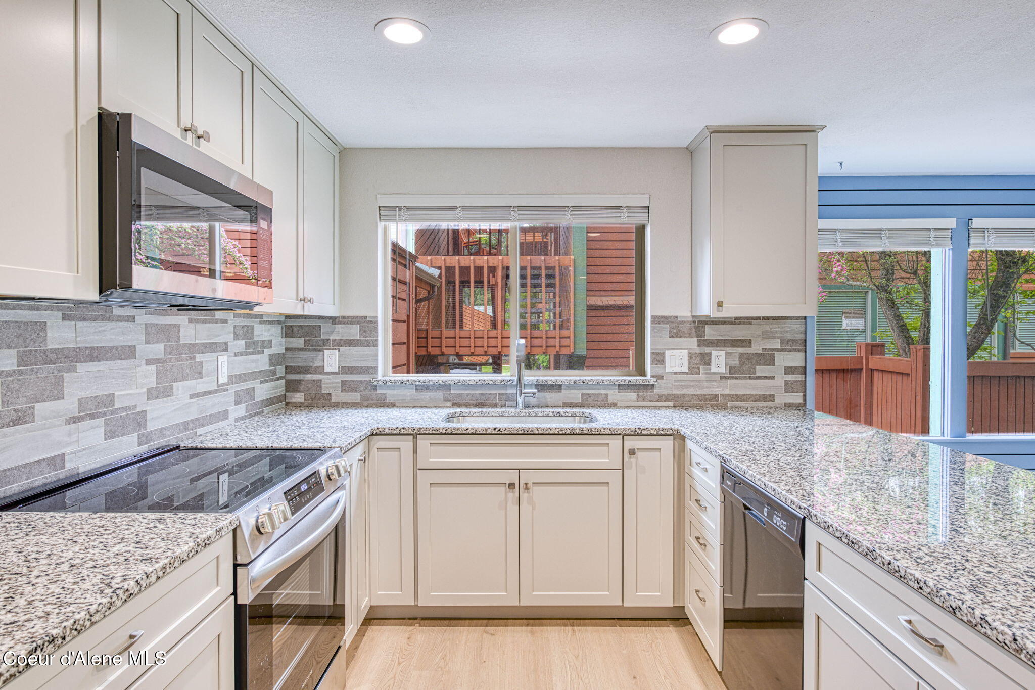 5299 West Green Court, Unit 2 Rathdrum, ID 83858 - Photo 7 of 49 Kitchen
