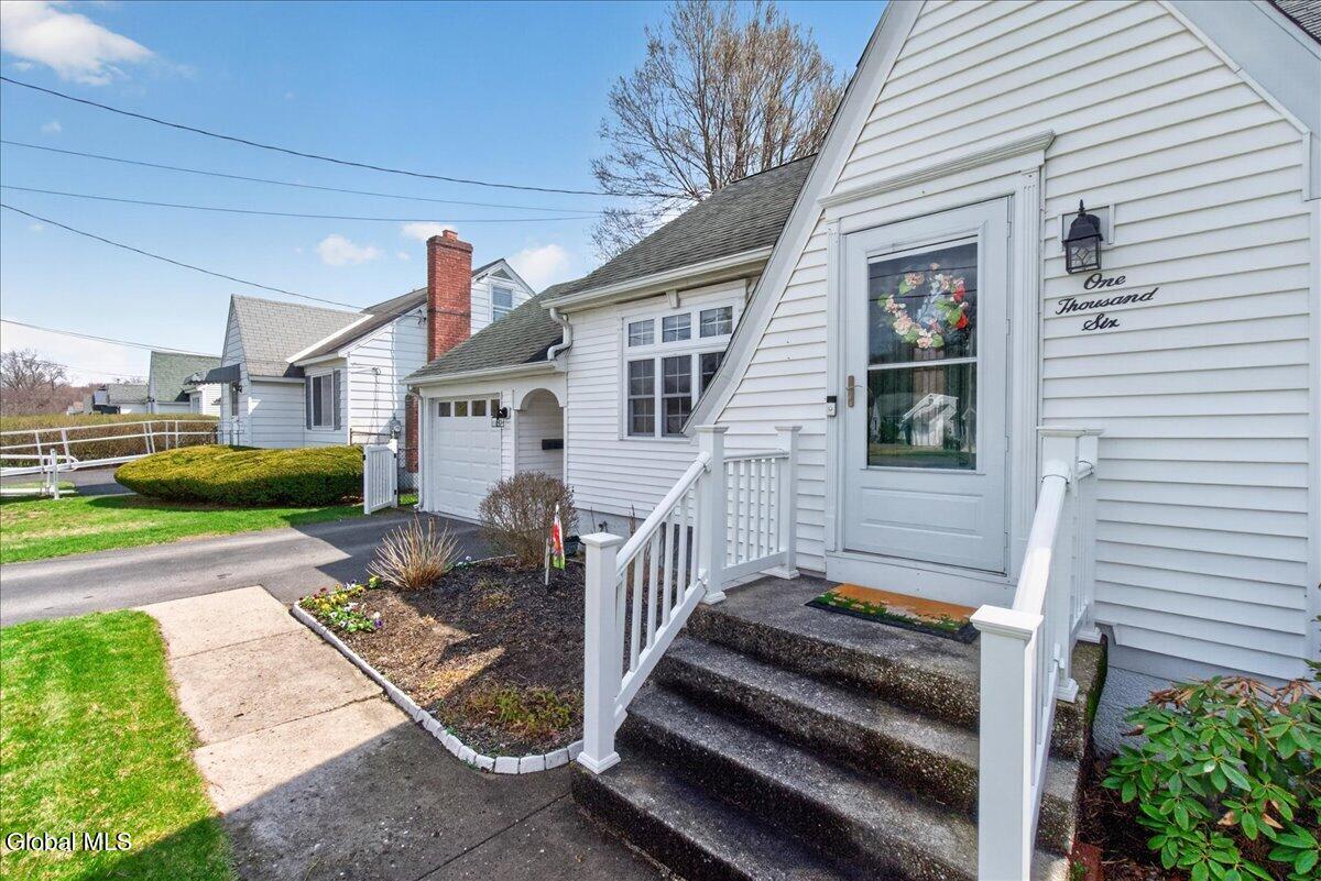 1006 Riggi Avenue Rotterdam, NY 12303 - Photo 2 of 42 30-1006 Riggi Ave-30