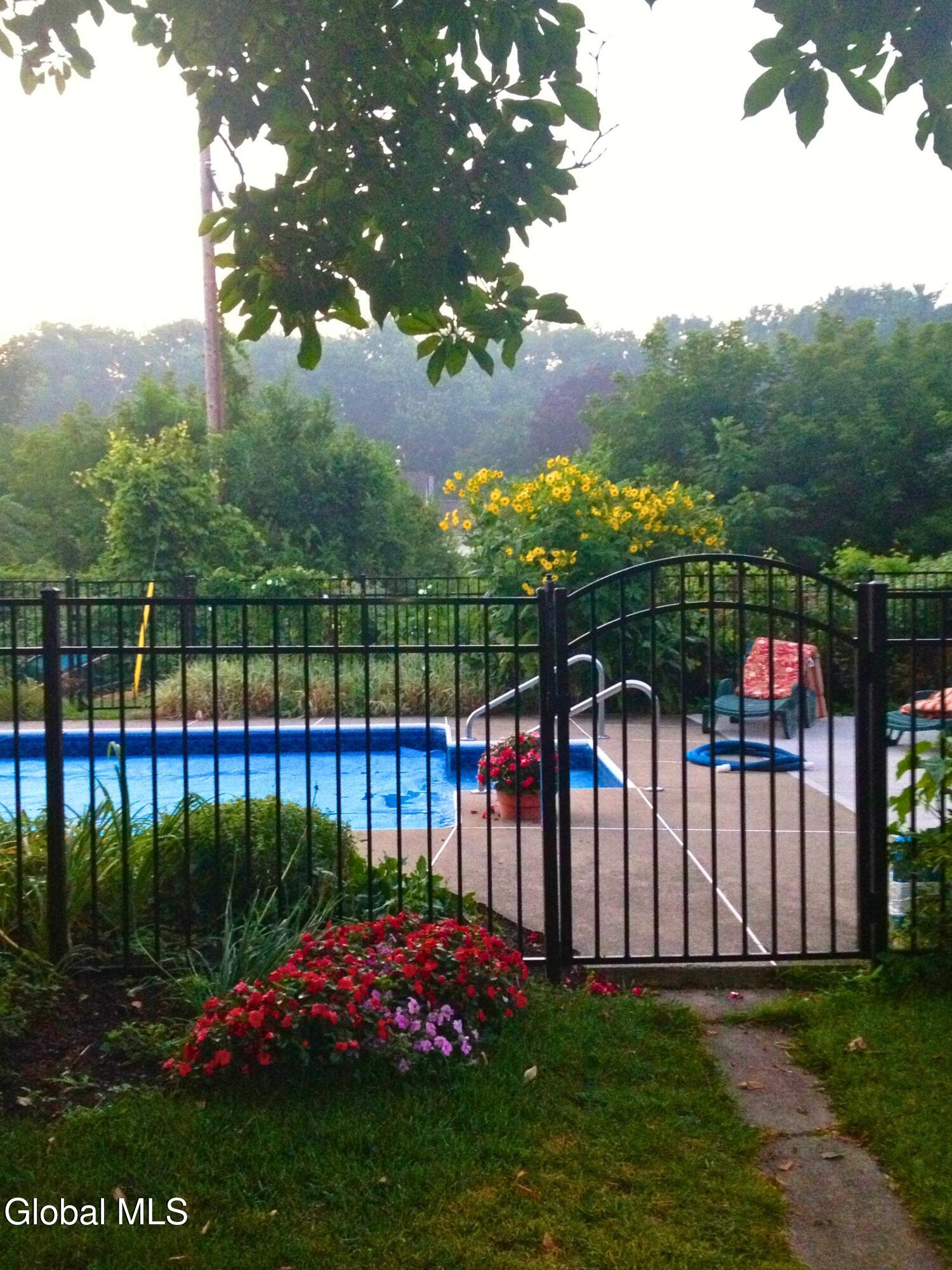 1006 Riggi Avenue Rotterdam, NY 12303 - Photo 37 of 42 Pool