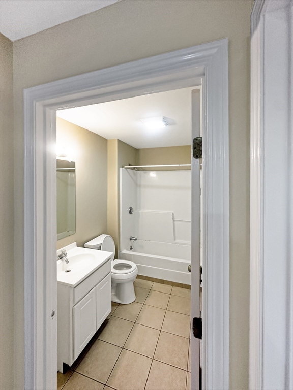 109 Hampshire Road, Unit 2 Methuen, MA 01844 - Photo 15 of 29 a bathroom with a toilet sink and shower