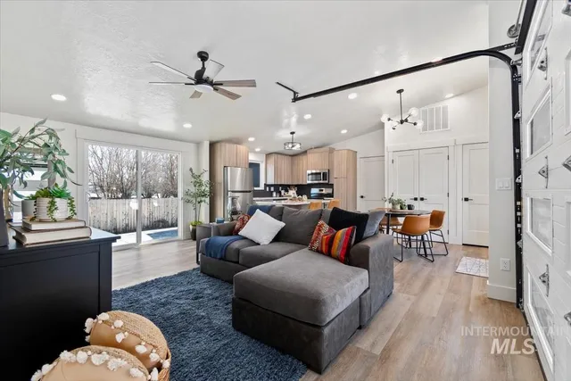 $1,800 | 362 West London Street, Middleton, ID 83644