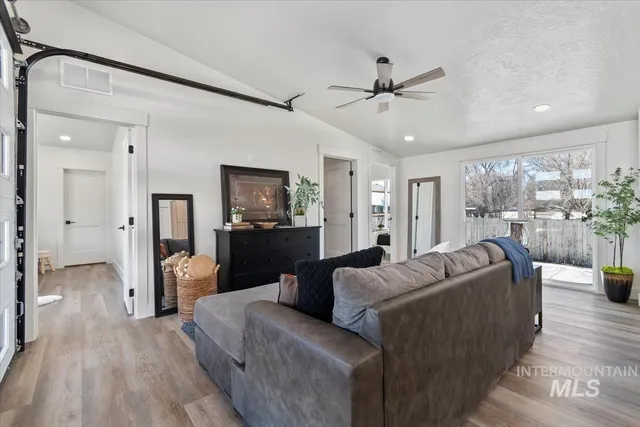 $1,800 | 362 West London Street, Middleton, ID 83644