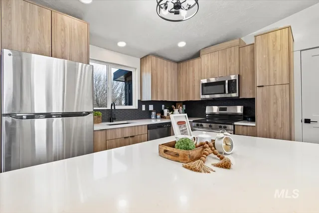 $1,800 | 362 West London Street, Middleton, ID 83644