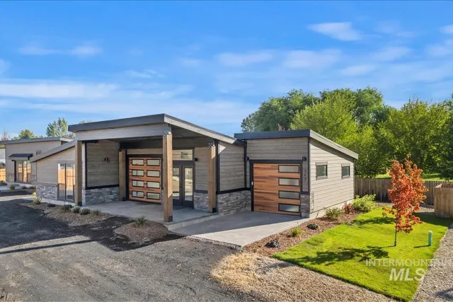 $1,800 | 362 West London Street, Middleton, ID 83644