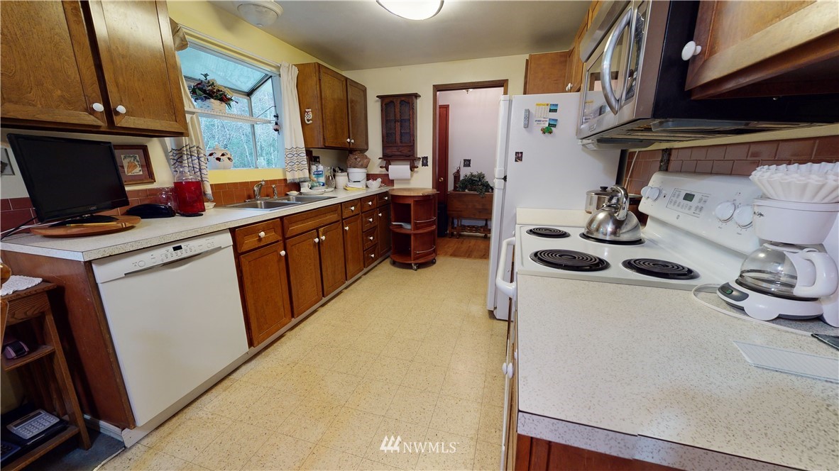 5296 Sunnyslope Road Southwest Port Orchard, WA 98367 - Photo 8 of 37 Gallery Image 8