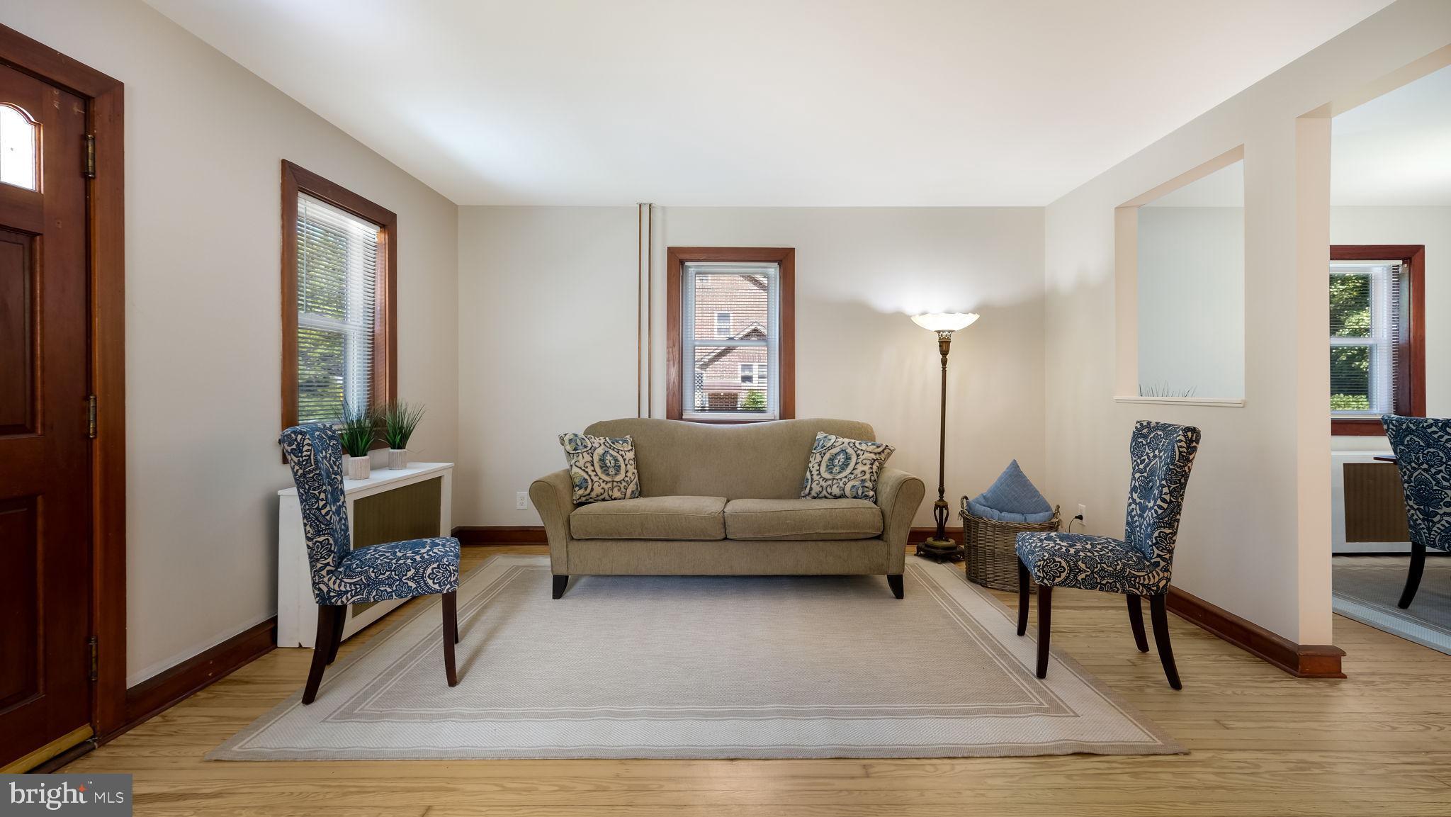 241 Maugers Mill Road Pottstown, PA 19464 - Photo 4 of 17 INVITING LIVING ROOM