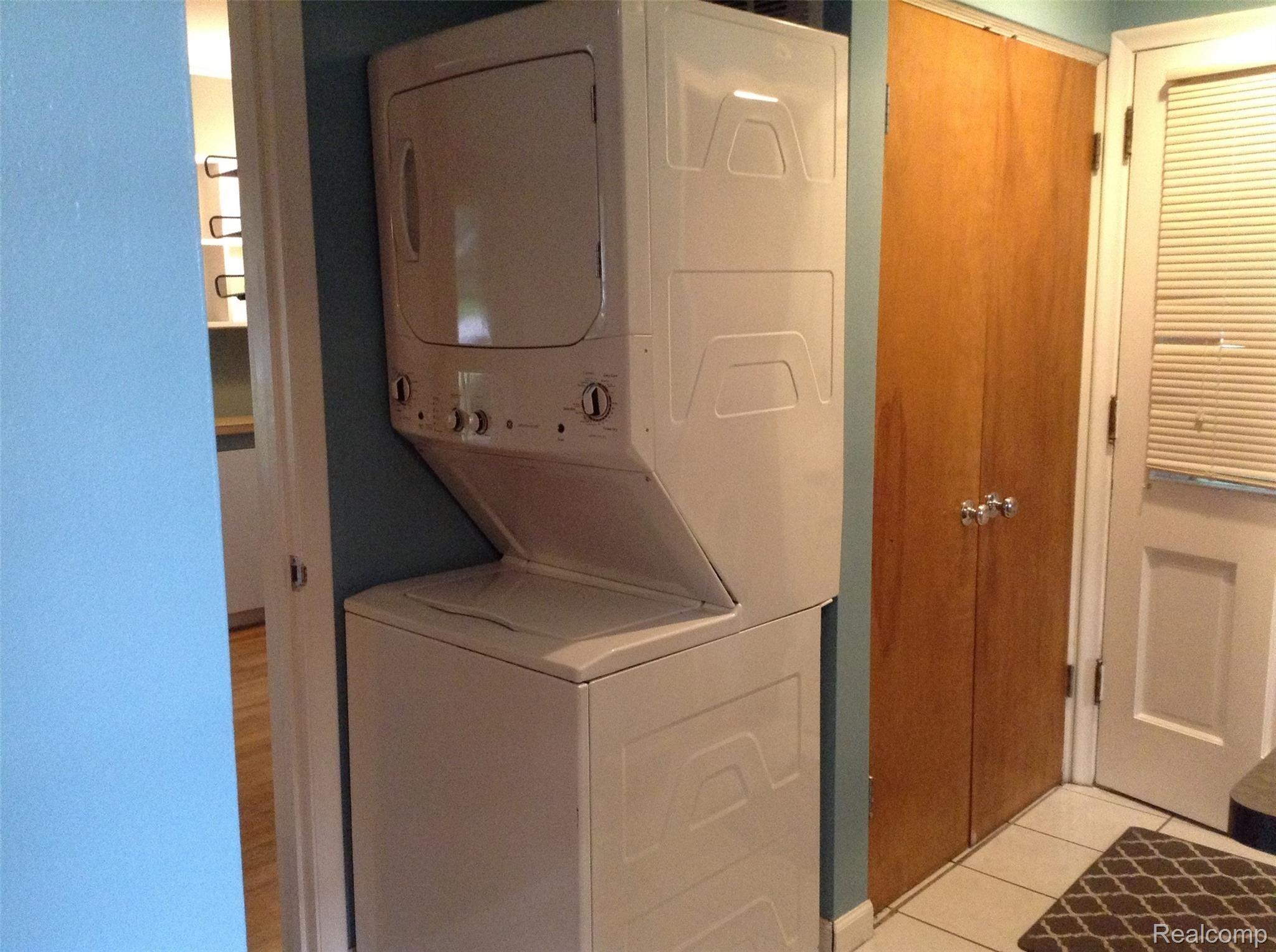 21101 Greenview Road Southfield, MI 48075 - Photo 16 of 28 17.jpg
