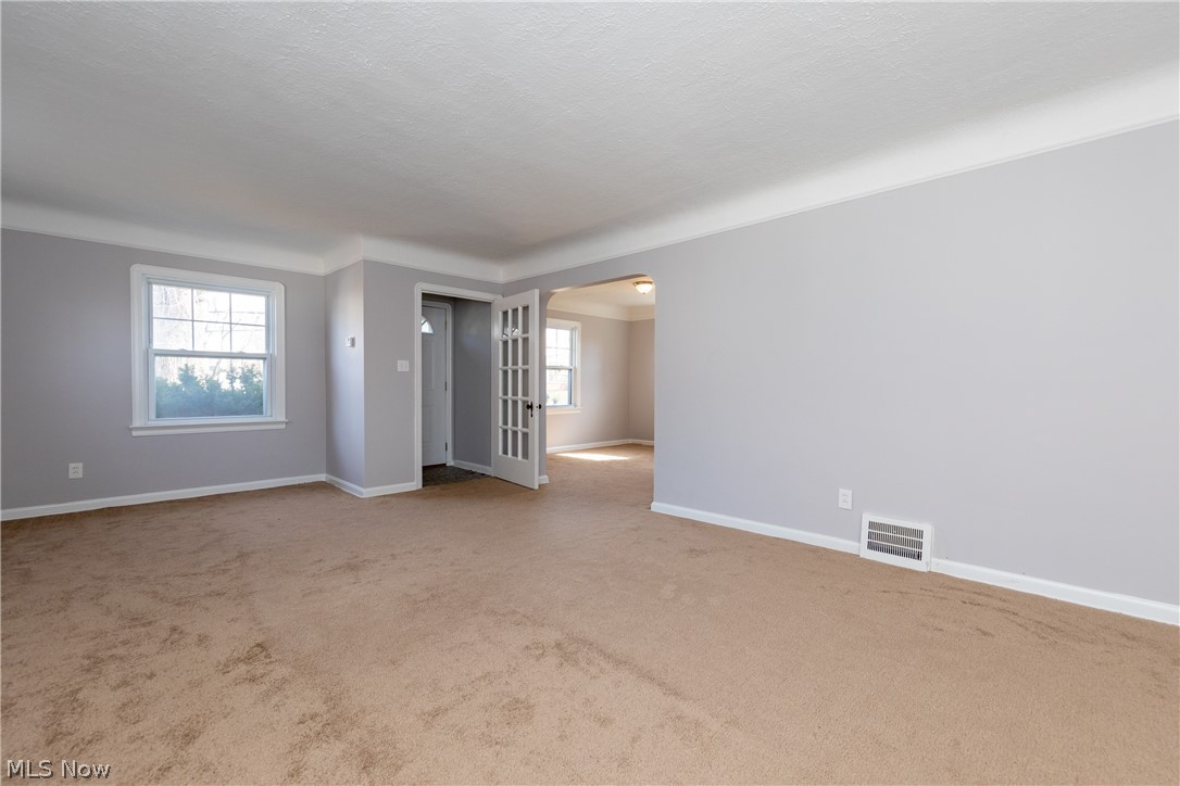 1408 Gordon Road Cleveland, OH 44124 - Photo 2 of 30