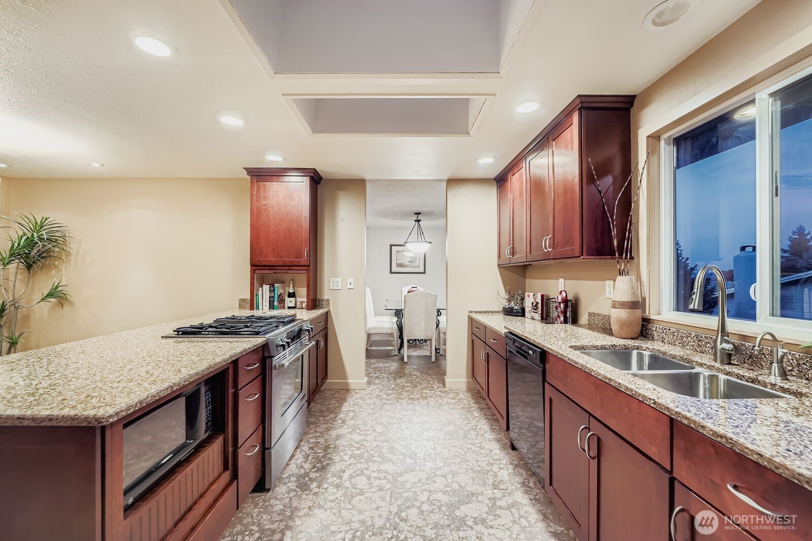 6009 Viewmont Street Tacoma, WA 98407 - Photo 12 of 39