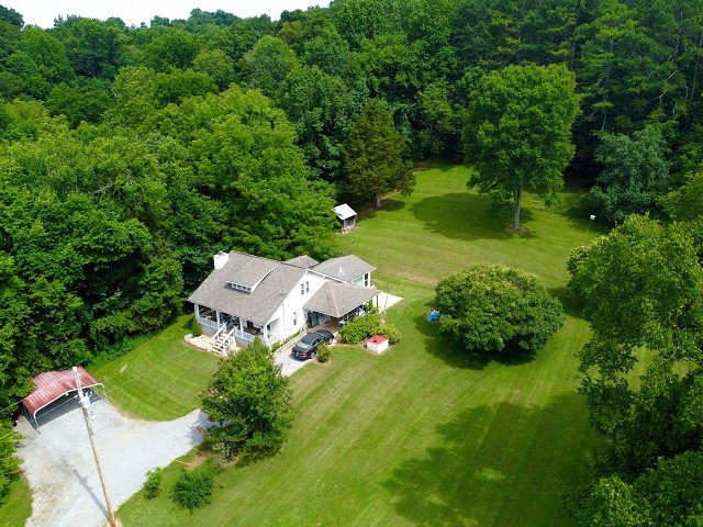 301 Red Tuttle Road Bethpage, TN 37022 - Photo 4 of 9 a backyard of a house with a yard and outdoor seating