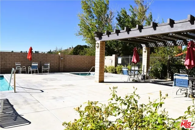 $489,999 | 27656 Ironstone Drive, Unit 5, Canyon Country, CA 91387