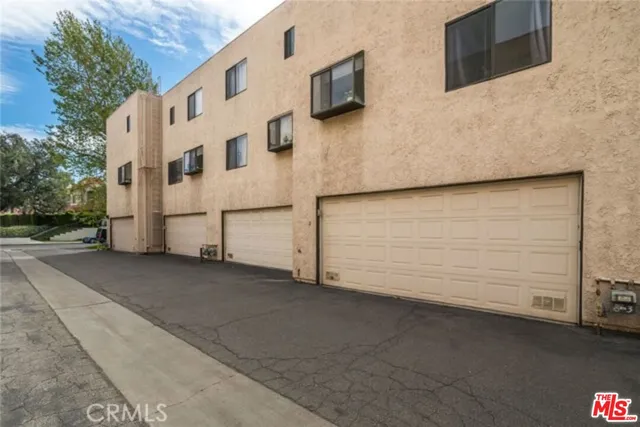 $489,999 | 27656 Ironstone Drive, Unit 5, Canyon Country, CA 91387