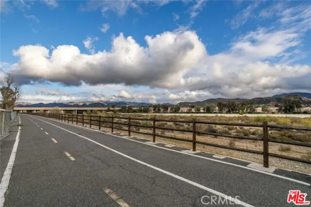 $489,999 | 27656 Ironstone Drive, Unit 5, Canyon Country, CA 91387