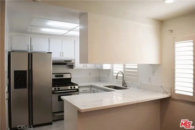 $489,999 | 27656 Ironstone Drive, Unit 5, Canyon Country, CA 91387