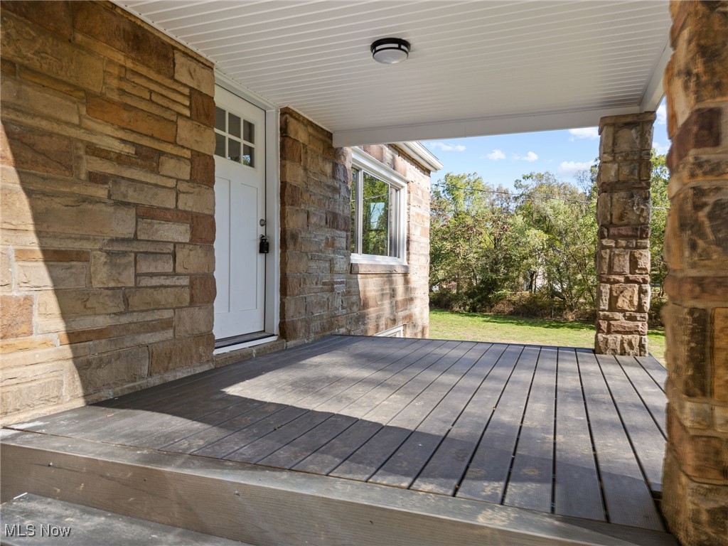 1043 Krumroy Road Akron, OH 44306 - Photo 4 of 48