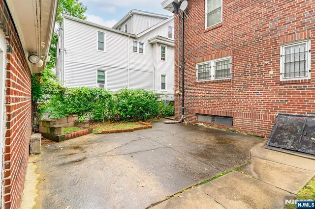 $390,000 | 124 Vassar Avenue, Newark, NJ 07112