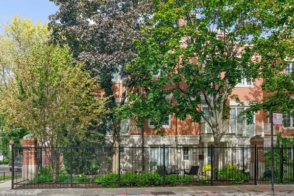 $8,500 | 1450 West Wrightwood Avenue, Chicago, IL 60614