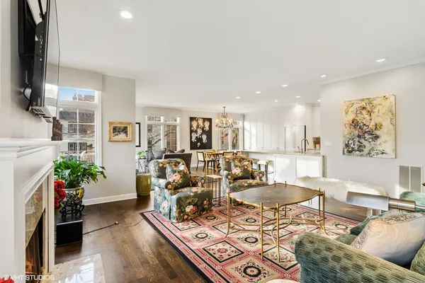 $8,500 | 1450 West Wrightwood Avenue, Chicago, IL 60614