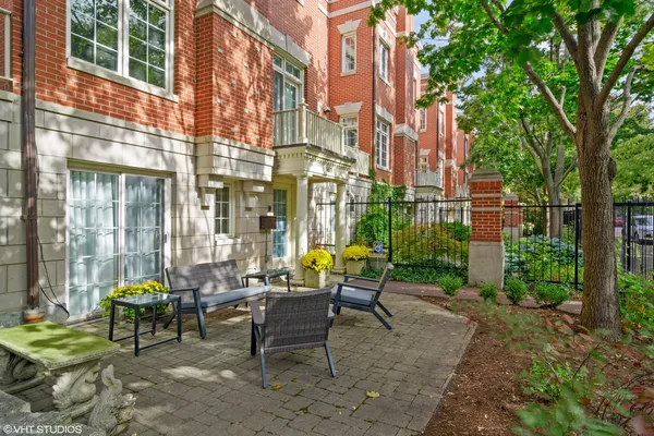 $8,500 | 1450 West Wrightwood Avenue, Chicago, IL 60614