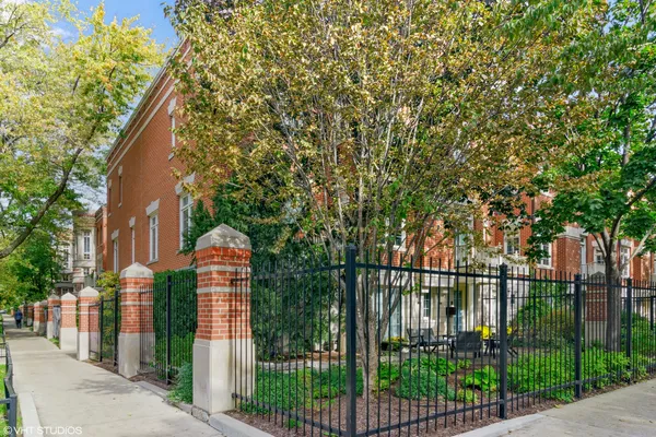 $8,500 | 1450 West Wrightwood Avenue, Chicago, IL 60614