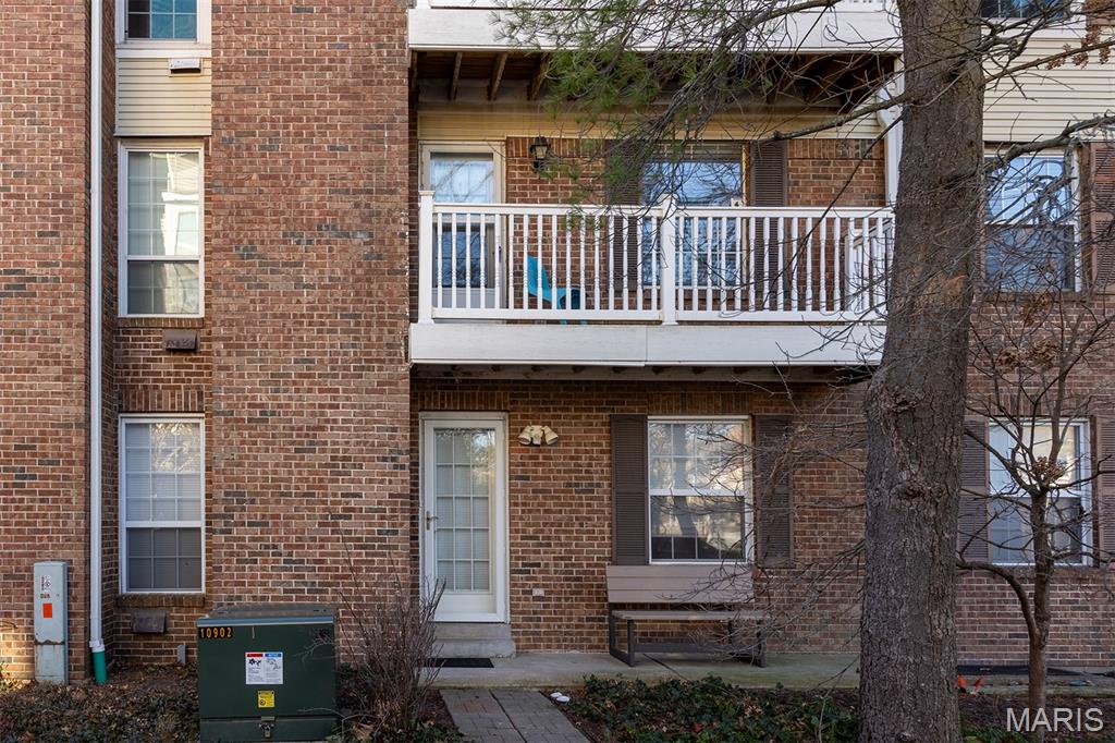 970 North Spoede Road, Unit 17 Creve Coeur, MO 63146 - Photo 2 of 22