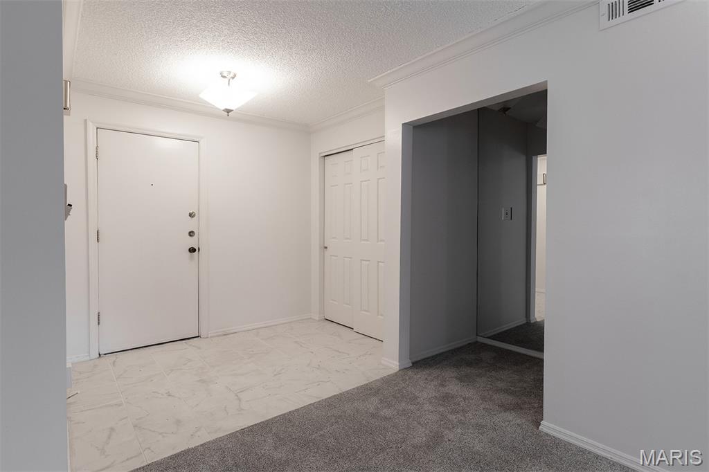 970 North Spoede Road, Unit 17 Creve Coeur, MO 63146 - Photo 3 of 22