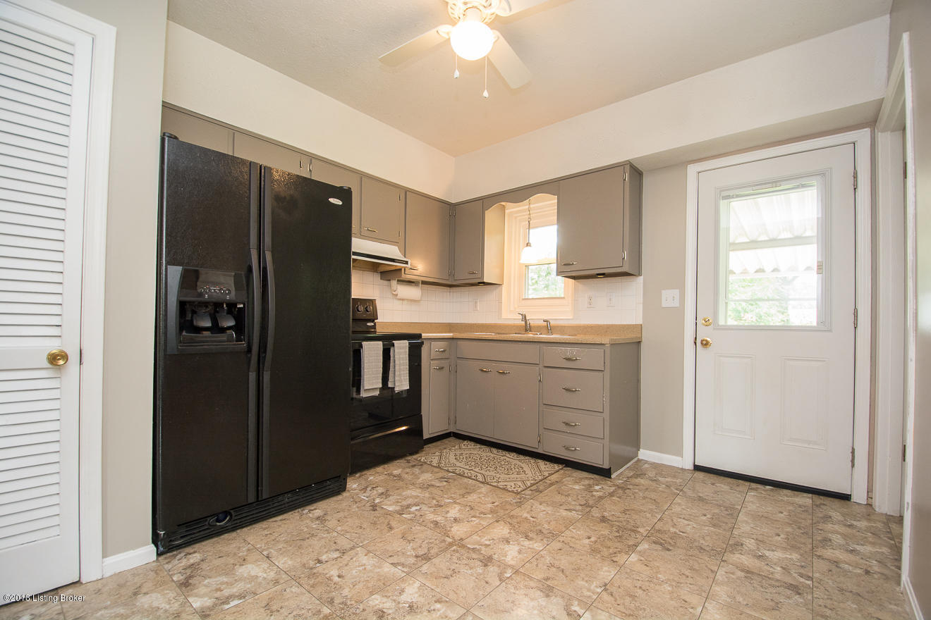 5306 Beth Road Louisville, KY 40219 - Photo 13 of 38 Kitchen