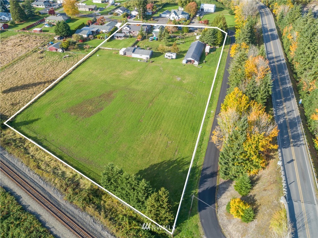 10112 Dechaux Road East Edgewood, WA 98371 - Photo 3 of 40 Gallery Image 3
