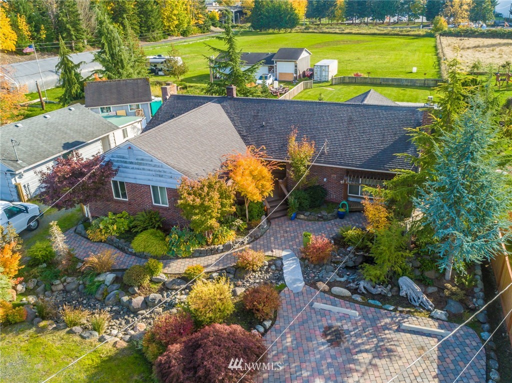 10112 Dechaux Road East Edgewood, WA 98371 - Photo 4 of 40 Gallery Image 4