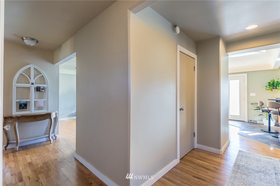 10112 Dechaux Road East Edgewood, WA 98371 - Photo 8 of 40 Gallery Image 8
