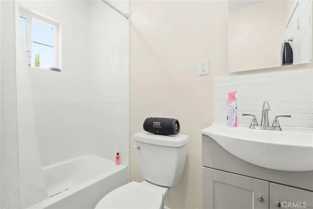 $1,299,000 | 3814 Portola Avenue, Los Angeles, CA 90032