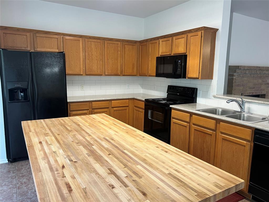 800 Mahogany Drive Anna, TX 75409 - Photo 5 of 21 Large Kitchen Island