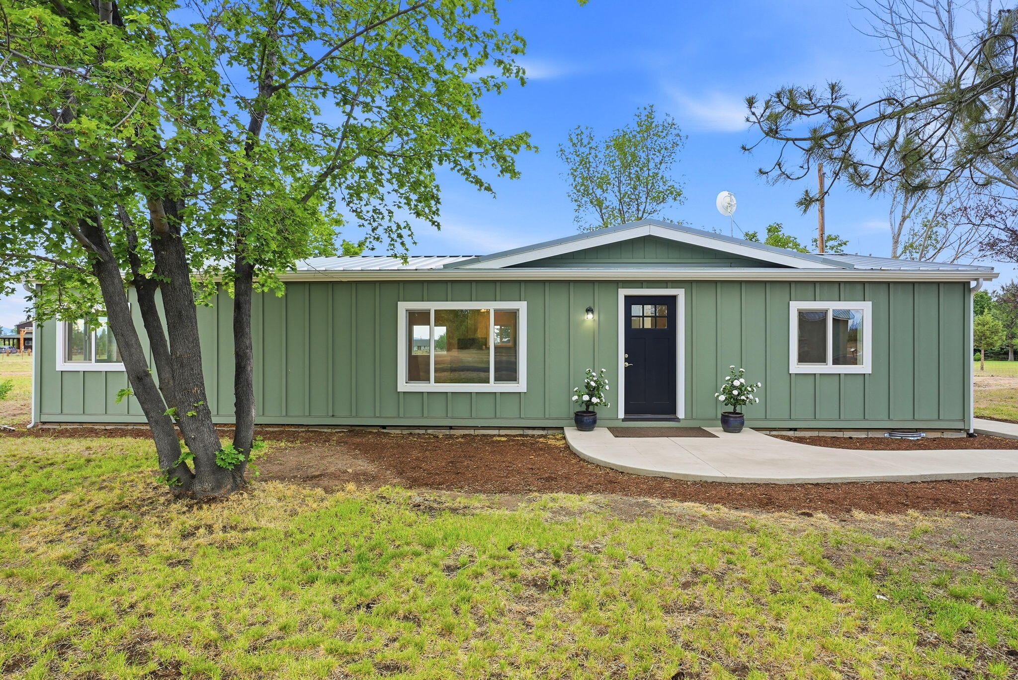 67292 Rabbit Brush Way Bend, OR 97703 - Photo 2 of 54