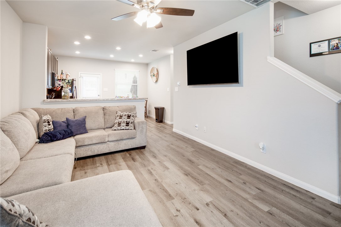 992 Rice Drive Bryan, TX 77803 - Photo 5 of 23